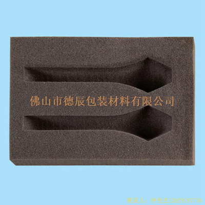 海綿內(nèi)托對(duì)各行各業(yè)產(chǎn)品起到絕緣、密封、防震、防塵、填充、隔音、固定，能夠保護(hù)包裝產(chǎn)品在運(yùn)輸過(guò)程中安然無(wú)恙，起到保護(hù)產(chǎn)品的一個(gè)作用，同時(shí)可以美化產(chǎn)品，提升產(chǎn)品檔次。
