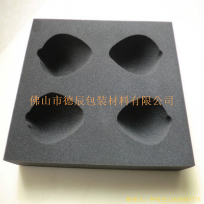 海綿內(nèi)托對(duì)各行各業(yè)產(chǎn)品起到絕緣、密封、防震、防塵、填充、隔音、固定，能夠保護(hù)包裝產(chǎn)品在運(yùn)輸過(guò)程中安然無(wú)恙，起到保護(hù)產(chǎn)品的一個(gè)作用，同時(shí)可以美化產(chǎn)品，提升產(chǎn)品檔次。