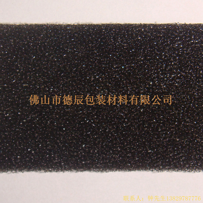 過濾海綿也稱網(wǎng)狀海綿，爆破海綿。聚氨酯過濾海綿由普通開孔軟泡高溫爆破開孔加工而成，爆破除掉了泡沫網(wǎng)絡(luò)之間原有的氣泡膜，得到了主體骨架網(wǎng)狀結(jié)構(gòu)。
過濾海綿的空隙率高達97%，具有優(yōu)異的透氣性、良好的柔軟性和較高的機械強度。
